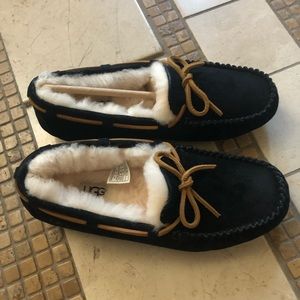 Ugh Dakota slippers moccasins NWT